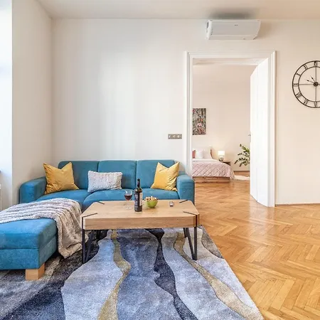 Stylish Luxury Flat In Old Town