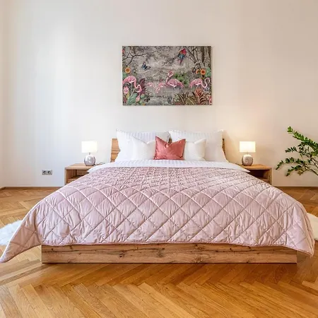 Stylish Luxury Flat In Old Town